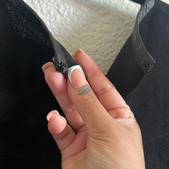 Madewell Leather Trim Tailored tee, size extra small. - Picture 7 of 8